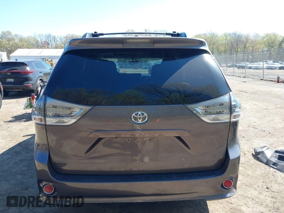 2015 Toyota Sienna SE with VIN 5TDXK3DC3FS682327, listed as a IAAI auction lot 41983156 with 141,640 mi miles. Bid and sale history available at carsss.com. Image 16.