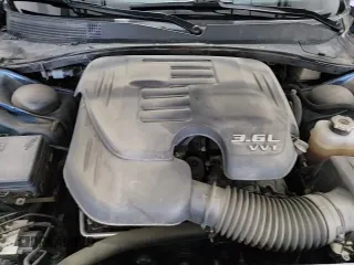 2021 Chrysler 300 Touring L z VIN 2C3CCARG7MH533057, wystawiony jako Copart lot #60696545 z przebiegiem 50 857 mil mil oraz Czysty tytuł • Clean title. Historia ofert i sprzedaży dostępna na DreamBid. Obrazek 13.