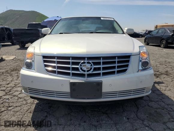2006 Cadillac DTS 1SB z VIN 1G6KD57Y36U144765, wystawiony jako Copart lot #50603475 z przebiegiem 105 637 mil mil oraz Czysty tytuł • Clean title. Historia ofert i sprzedaży dostępna na DreamBid. Obrazek 5.