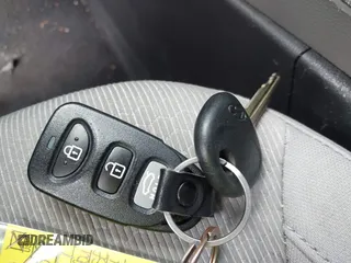 2017 Hyundai Elantra SE z VIN KMHD74LF0HU075074, wystawiony jako IAAI lot #40008080 z przebiegiem 110 533 mil mil oraz . Historia ofert i sprzedaży dostępna na DreamBid. Obrazek 11.