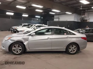 2013 Hyundai Sonata GLS z VIN 5NPEB4ACXDH620718, wystawiony jako IAAI lot #42450301 z przebiegiem 164 170 mil mil oraz . Historia ofert i sprzedaży dostępna na DreamBid. Obrazek 14.