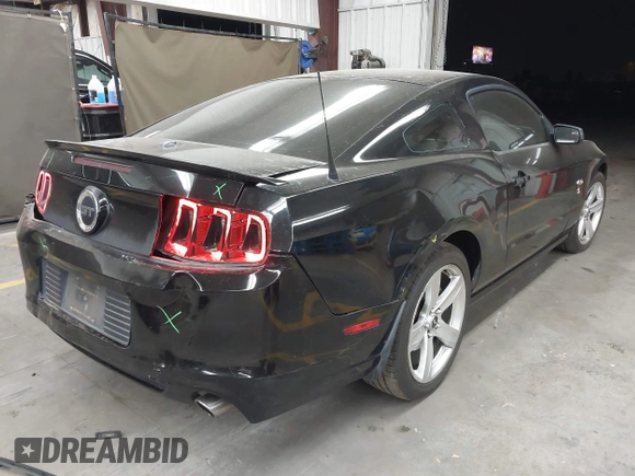 2014 Ford Mustang GT z VIN 1ZVBP8CFXE5257404, wystawiony jako IAAI lot #42731944 z przebiegiem 308 695 mil mil oraz . Historia ofert i sprzedaży dostępna na DreamBid. Obrazek 4.