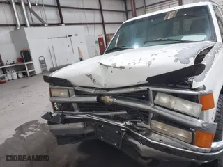 1996 Chevrolet Tahoe with VIN 1GNEK13R5TJ341299, listed as a IAAI auction lot 41713489 with 251,990 mi miles. Bid and sale history available at carsss.com. Image 12.