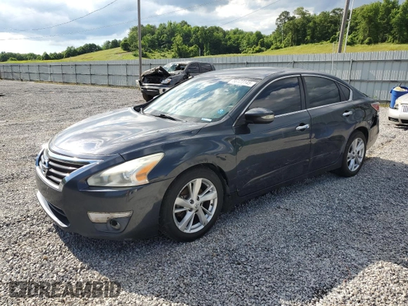 2015 Nissan Altima SL z VIN 1N4AL3AP6FC135649, wystawiony jako Copart lot #56123145 z przebiegiem 297 594 mil mil oraz Szkoda całkowita • Salvage title. Historia ofert i sprzedaży dostępna na DreamBid. Obrazek 1.