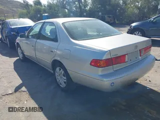 2001 Toyota Camry CE with VIN 4T1BG22K01U852935, listed as a IAAI auction lot 41705868 with 136,861 mi miles. Bid and sale history available at carsss.com. Image 3.