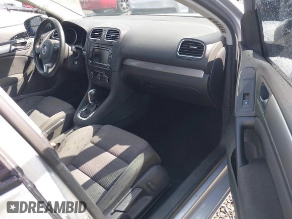 2013 Volkswagen Golf TDI z VIN WVWDM7AJ5DW083014, wystawiony jako IAAI lot #41923434 z przebiegiem 180 288 mil mil oraz . Historia ofert i sprzedaży dostępna na DreamBid. Obrazek 5.