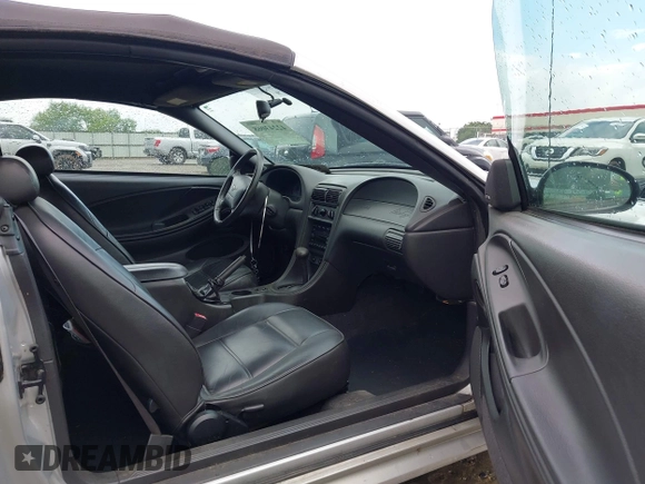 2001 Ford Mustang Deluxe z VIN 1FAFP44461F132453, wystawiony jako IAAI lot #42243068 z przebiegiem 183 171 mil mil oraz . Historia ofert i sprzedaży dostępna na DreamBid. Obrazek 5.