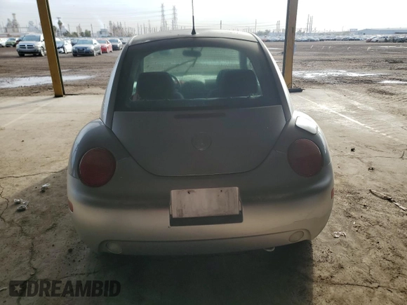 2003 Volkswagen Beetle GLS z VIN 3VWCK21CX3M434601, wystawiony jako Copart lot #44244875 z przebiegiem 77 888 mil mil oraz Szkoda całkowita • Salvage title. Historia ofert i sprzedaży dostępna na DreamBid. Obrazek 6.