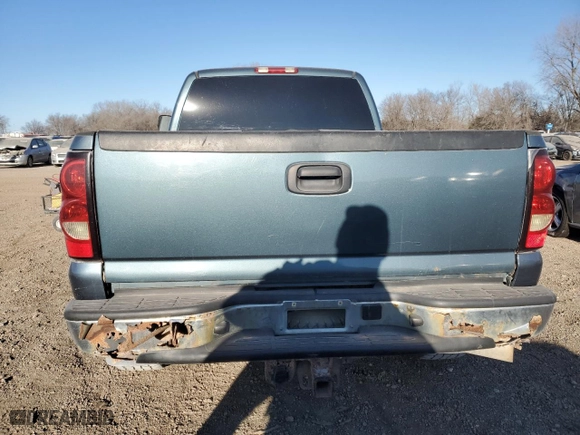 2007 Chevrolet Silverado 2500HD Classic LT1 with VIN 1GCHK29D07E118819, listed as a Copart auction lot 80696874 with 233,020 mi miles and Salvage Title. Bid and sale history available at carsss.com. Image 6.