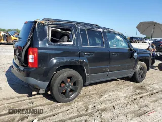 2014 Jeep Patriot Altitude z VIN 1C4NJPBA5ED848165, wystawiony jako Copart lot #56817635 z przebiegiem 150 174 mil mil oraz Szkoda całkowita • Salvage title. Historia ofert i sprzedaży dostępna na DreamBid. Obrazek 3.