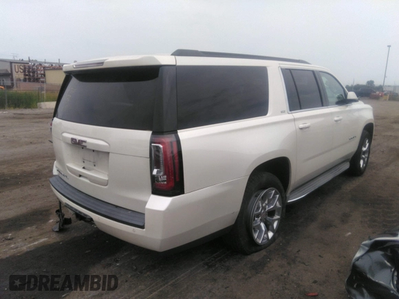 2015 GMC Yukon XL SLT with VIN 1GKS2HKC1FR120133, listed as a IAAI auction lot 39693190 with 211,652 mi miles. Bid and sale history available at carsss.com. Image 4.