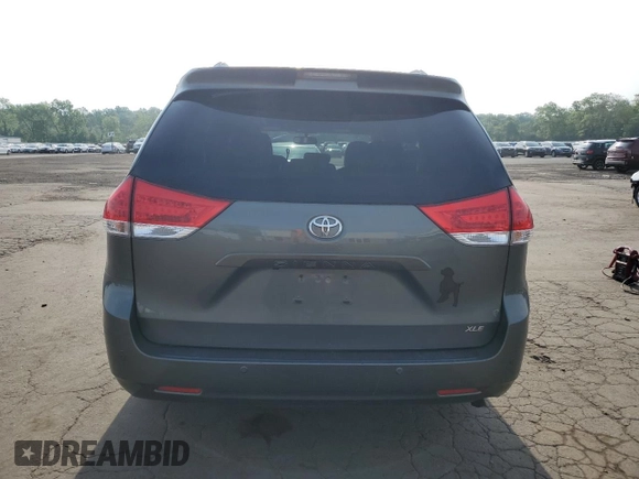 2014 Toyota Sienna XLE z VIN 5TDYK3DC2ES437683, wystawiony jako Copart lot #60549975 z przebiegiem 145 608 mil mil oraz Szkoda całkowita • Salvage title. Historia ofert i sprzedaży dostępna na DreamBid. Obrazek 6.