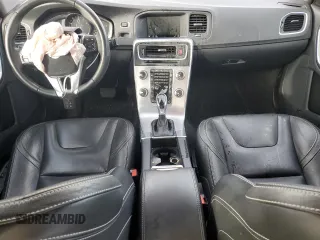2017 Volvo S60 Dynamic z VIN YV140MTL9H2428352, wystawiony jako Copart lot #45787525 z przebiegiem 58 397 mil mil oraz Szkoda całkowita • Salvage title. Historia ofert i sprzedaży dostępna na DreamBid. Obrazek 8.