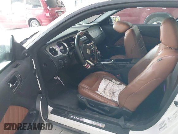 2011 Ford Mustang V6 with VIN 1ZVBP8AM1B5147273, listed as a IAAI auction lot 40283515 with 267,423 mi miles and . Bid and sale history available at DreamBid. Image 5.