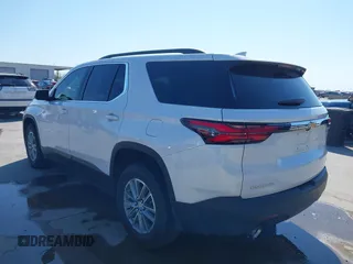 2023 Chevrolet Traverse LT Cloth z VIN 1GNERGKW7PJ323950, wystawiony jako IAAI lot #42019061 z przebiegiem 20 040 mil mil oraz . Historia ofert i sprzedaży dostępna na DreamBid. Obrazek 3.