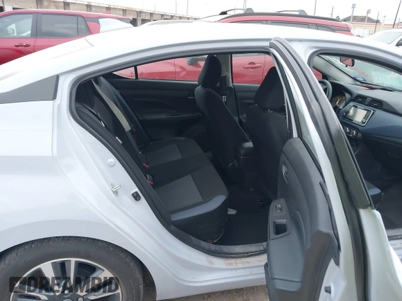 2024 Nissan Versa SV z VIN 3N1CN8EV1RL852359, wystawiony jako IAAI lot #41964102 z przebiegiem 17 837 mil mil oraz . Historia ofert i sprzedaży dostępna na DreamBid. Obrazek 8.