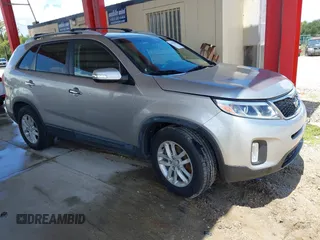 2014 Kia Sorento LX с VIN 5XYKT4A65EG464543, выставлен на аукционе IAAI как лот 42579869 с пробегом 119 466 миль миль и . История ставок и продаж доступна на DreamBid. Изображение 1.
