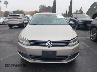 2013 Volkswagen Jetta SE z VIN 3VWDP7AJ4DM265033, wystawiony jako IAAI lot #41029651 z przebiegiem 126 879 mil mil oraz . Historia ofert i sprzedaży dostępna na DreamBid. Obrazek 6.