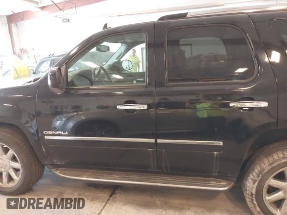 2013 GMC Yukon Denali with VIN 1GKS2EEF2DR221845, listed as a IAAI auction lot 42148383 with 226,367 mi miles. Bid and sale history available at carsss.com. Image 14.