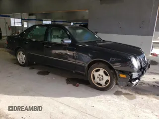 1997 Mercedes-Benz E-Class with VIN WDBJF72F3VA260566, listed as a Copart auction lot 81894314 with 106,208 mi miles and Clean Title. Bid and sale history available at carsss.com. Image 4.