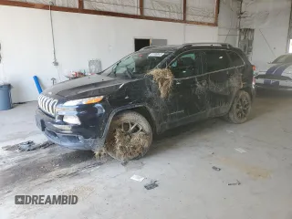 2016 Jeep Cherokee Latitude z VIN 1C4PJLCB1GW126952, wystawiony jako Copart lot #61900045 z przebiegiem 105 111 mil mil oraz Szkoda całkowita • Salvage title. Historia ofert i sprzedaży dostępna na DreamBid. Obrazek 1.