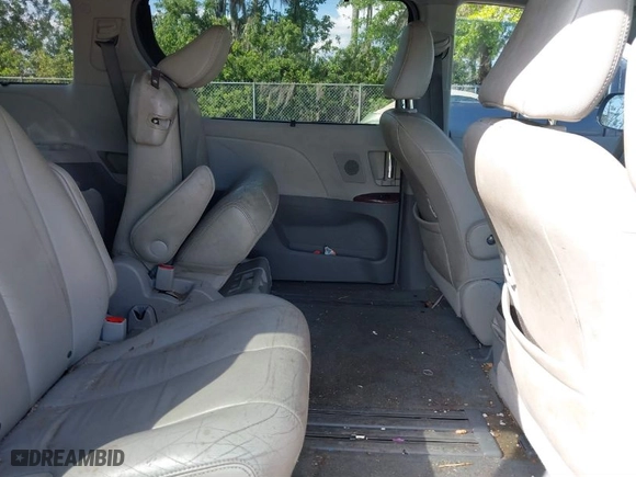 2012 Toyota Sienna XLE AAS with VIN 5TDYK3DC8CS178369, listed as a IAAI auction lot 41803184 with 249,587 mi miles. Bid and sale history available at carsss.com. Image 8.
