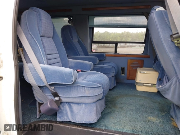 1996 Ford Econoline Cargo z VIN 1FDEE14H0THB33890, wystawiony jako IAAI lot #42460711 z przebiegiem 283 645 mil mil oraz . Historia ofert i sprzedaży dostępna na DreamBid. Obrazek 8.