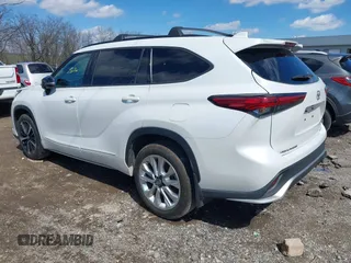 2022 Toyota Highlander XSE with VIN 5TDLZRBH0NS235559, listed as a IAAI auction lot 41684126 with 23,671 mi miles and . Bid and sale history available at DreamBid. Image 3.