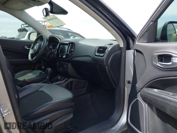 2021 Jeep Compass Altitude with VIN 3C4NJCBB3MT560123, listed as a IAAI auction lot 41914646 with 61,155 mi miles. Bid and sale history available at carsss.com. Image 5.