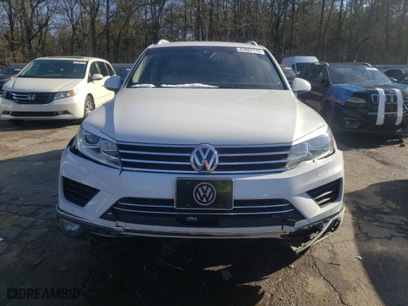 2016 Volkswagen Touareg Sport with VIN WVGEF9BP3GD010930, listed as a Copart auction lot 41667115 with NaN miles and Salvage Title. Bid and sale history available at carsss.com. Image 5.