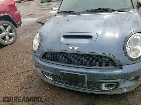 2011 MINI Convertible S z VIN WMWZP3C52BTX84305, wystawiony jako Copart lot #59586995 z przebiegiem 36 217 mil mil oraz Szkoda całkowita • Salvage title. Historia ofert i sprzedaży dostępna na DreamBid. Obrazek 13.