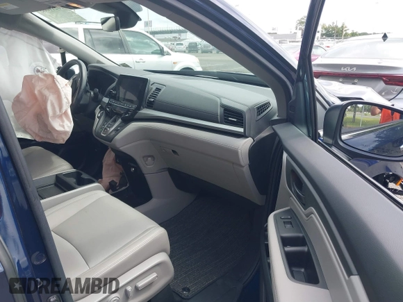 2022 Honda Odyssey EX-L with VIN 5FNRL6H70NB053843, listed as a IAAI auction lot 40210685 with 21,571 mi miles and . Bid and sale history available at DreamBid. Image 5.