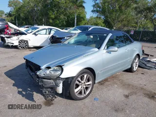 2008 Mercedes-Benz CLK 350 z VIN WDBTK56F98T098874, wystawiony jako IAAI lot #42236820 z przebiegiem 86 870 mil mil oraz . Historia ofert i sprzedaży dostępna na DreamBid. Obrazek 2.