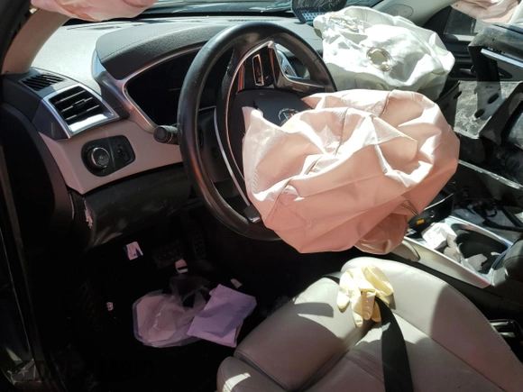 2015 Cadillac SRX Performance Collection with VIN 3GYFNFE31FS522178, listed as a Copart auction lot 55991465 with Not provided miles and Salvage title. Bid and sale history available at DreamBid. Image 8.