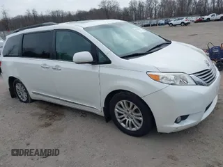 2017 Toyota Sienna XLE Auto Access Seat with VIN 5TDYZ3DC2HS796659, listed as a IAAI auction lot 41770444 with 129,628 mi miles. Bid and sale history available at carsss.com. Image 1.