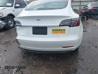 2023 Tesla Model 3 z VIN 5YJ3E1EA0PF511158, wystawiony jako IAAI lot #42210455 z przebiegiem 22 291 mil mil oraz . Historia ofert i sprzedaży dostępna na DreamBid. Obrazek 16.