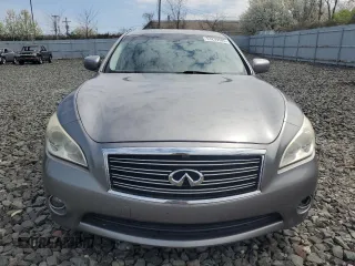 2014 Infiniti Q70 z VIN JN1BY1AP5EM260240, wystawiony jako Copart lot #53209505 z przebiegiem 72 105 mil mil oraz Tytuł czysty. Historia ofert i sprzedaży dostępna na DreamBid. Obrazek 5.