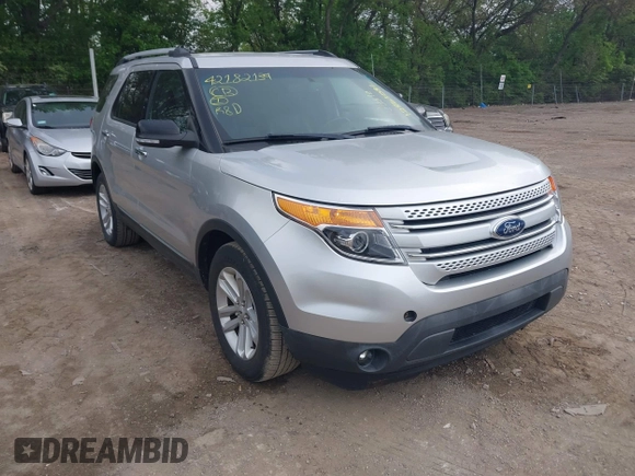2013 Ford Explorer XLT with VIN 1FM5K7D8XDGC48662, listed as a IAAI auction lot 42182134 with 220,064 mi miles. Bid and sale history available at carsss.com. Image 1.