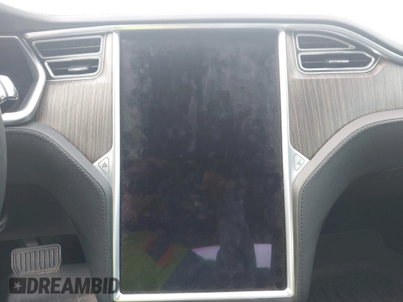 2013 Tesla Model S с VIN 5YJSA1CN4DFP26552, выставлен на аукционе IAAI как лот 42370183 с пробегом Не указан миль и . История ставок и продаж доступна на DreamBid. Изображение 16.