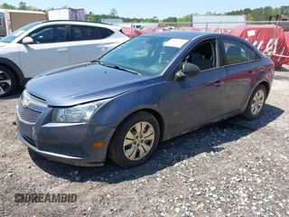 2014 Chevrolet Cruze LS z VIN 1G1PA5SH0E7299802, wystawiony jako IAAI lot #42023378 z przebiegiem 228 763 mil mil oraz . Historia ofert i sprzedaży dostępna na DreamBid. Obrazek 17.