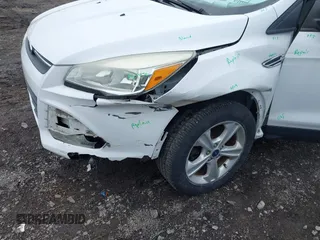 2014 Ford Escape SE z VIN 1FMCU9GX6EUE32418, wystawiony jako IAAI lot #42022304 z przebiegiem 100 216 mil mil oraz . Historia ofert i sprzedaży dostępna na DreamBid. Obrazek 6.