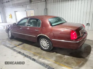 2004 Lincoln Town Car Signature z VIN 1LNHM81W54Y612626, wystawiony jako Copart lot #58399055 z przebiegiem 96 853 mil mil oraz Szkoda całkowita • Salvage title. Historia ofert i sprzedaży dostępna na DreamBid. Obrazek 2.