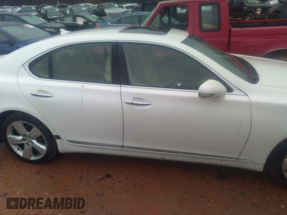 2012 Lexus LS 460 z VIN JTHBL5EF2C5108653, wystawiony jako IAAI lot #41557072 z przebiegiem 122 568 mil mil oraz . Historia ofert i sprzedaży dostępna na DreamBid. Obrazek 13.