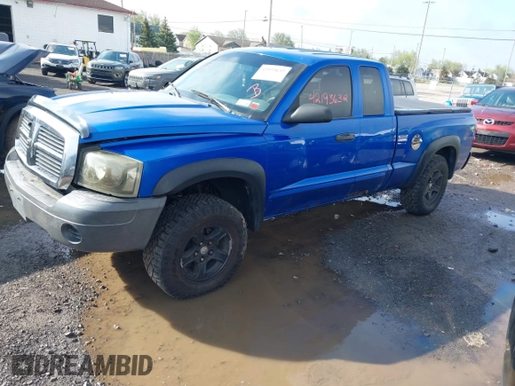 2007 Dodge Dakota ST with VIN 1D7HE22K67S253682, listed as a IAAI auction lot 42193632 with 147,697 mi miles and . Bid and sale history available at carsss.com. Image 2.