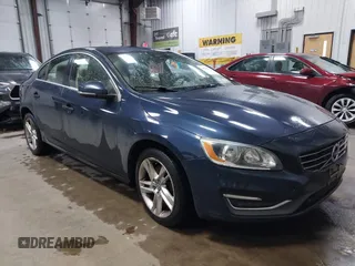 2015 Volvo S60 T5 Premier z VIN YV1612TK5F1349510, wystawiony jako IAAI lot #42278490 z przebiegiem 196 012 mil mil oraz . Historia ofert i sprzedaży dostępna na DreamBid. Obrazek 1.