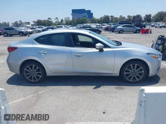 2018 Mazda 3 Touring z VIN 3MZBN1V35JM272638, wystawiony jako IAAI lot #42458722 z przebiegiem 98 393 mil mil oraz . Historia ofert i sprzedaży dostępna na DreamBid. Obrazek 13.