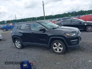 2018 Jeep Compass Latitude z VIN 3C4NJDBB1JT392421, wystawiony jako IAAI lot #42708673 z przebiegiem 166 856 mil mil oraz . Historia ofert i sprzedaży dostępna na DreamBid. Obrazek 13.