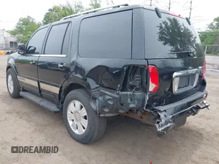 2003 Lincoln Navigator Luxury z VIN 5LMFU28R13LJ43211, wystawiony jako IAAI lot #42331844 z przebiegiem 166 139 mil mil oraz . Historia ofert i sprzedaży dostępna na DreamBid. Obrazek 3.