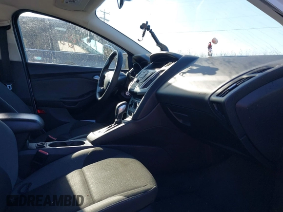 2012 Ford Focus SE z VIN 1FAHP3K29CL265135, wystawiony jako IAAI lot #40989480 z przebiegiem 158 742 mil mil oraz . Historia ofert i sprzedaży dostępna na DreamBid. Obrazek 5.