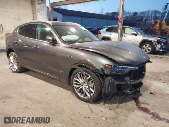 2021 Maserati Levante GranLusso with VIN ZN661XUL4MX372196, listed as a IAAI auction lot 41012396 with 37,600 mi miles. Bid and sale history available at carsss.com. Image 1.